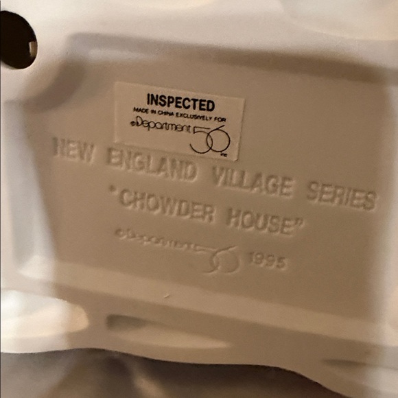 Dept 56 village house chowder house RETIRED - Picture 3 of 3